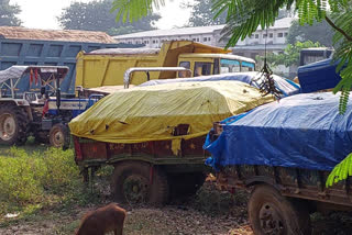 बालू लदे वाहन जब्त