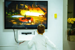 Researchers outline side effects of watching violent television on children