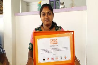 Etv Bharatમહિલાએ છેલ્લા દસ મહિનામાં 55 લિટર સ્તન દૂધનું દાન કરીને રેકોર્ડ બુકમાં કર્યો પ્રવેશ
