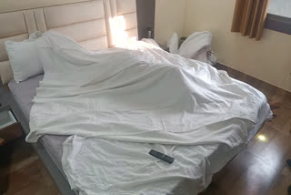 women dead body found in hotel room in jabalpur