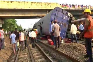 Goods train derailed near Rajamahendravaram station