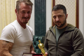 Sean Penn gives Zelensky his Oscar