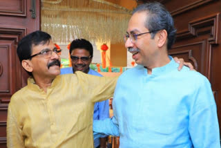 shiv-sena-mp-sanjay-raut-meets-uddhav-thackeray-a-day-after-he-walks-out-from-jail
