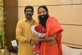 yoga-guru-baba-ramdev-praises-cm-hemant-soren