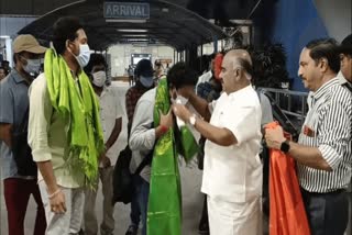 கம்போடியாவில் சிக்கி தவித்த இளைஞர்கள் மீட்பு