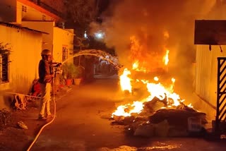 A two wheeler worth 25 lakhs burnt down in Kolhapur  ബൈക്ക് കത്തിനശിച്ചു  കോലാപൂരിൽ ബൈക്ക് കത്തിനശിച്ചു  മഹാരാഷ്‌ട്ര വാര്‍ത്തകള്‍  പൊലീസ് അന്വേഷണം  മുംബൈ വാര്‍ത്തകള്‍  കവാസാക്കി നിഞ്ച ZX10R  സൂപ്പര്‍ ബൈക്ക്