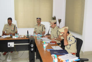 Indore police meeting with Gujrat police officials