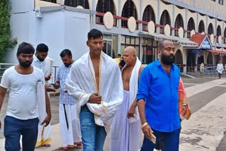 Tamil actor Vishal visits Dharmasthala