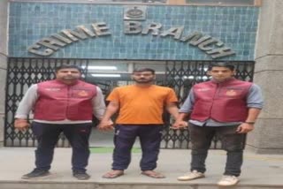 Crime branch arrested a wanted criminal in delhi