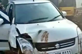 Smuggling of liquor from looted car in Gopalganj