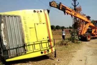 Bus overturned on Highway in Jaipur