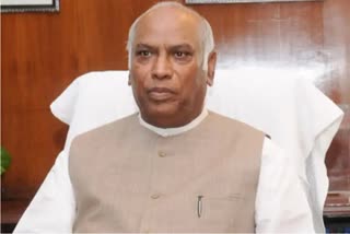 Kharge ready to strengthen Congress  കോണ്‍ഗ്രസിന് ഭൂതകാല പ്രതാപം കൊണ്ടുവരാന്‍ ഖാര്‍ഗെ  കോണ്‍ഗ്രസ് പാര്‍ട്ടി  അധ്യക്ഷന്‍ മല്ലികാര്‍ജുന്‍ ഖാര്‍ഗെ  മല്ലികാര്‍ജുന്‍ ഖാര്‍ഗെ  ന്യൂഡൽഹി വാര്‍ത്തകള്‍  ഹിമാചല്‍ പ്രദേശ് വാര്‍ത്തകള്‍  ഗുജറാത്ത് തെരഞ്ഞെടുപ്പ്  ടാസ്‌ക് ഫോഴ്‌സ് 2024  സോണിയ ഗാന്ധി  രാഹുല്‍ ഗാന്ധി  ഭാരത് ജോഡോ  congress news updates  latest congress party news