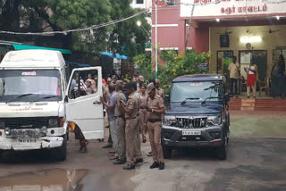 திருநங்கைகள் கைது