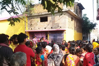 people gathered outside the house of the deceased