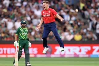 T-20 World Cup England Bowlers Restrict Pakistan Batting in Final
