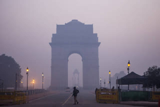 Strong winds sweep across Delhi but air quality still 'very poor'