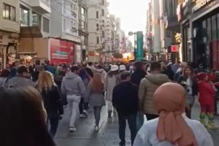 इस्तंबूलमधील इस्तिकलाल पादचारी रस्त्यावर स्फोट