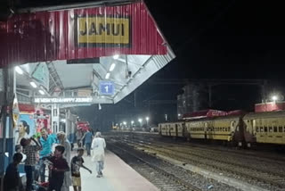 Auto Driver Died After Being Hit By Train In Jamui