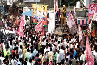 భాజపా, తెరాస శ్రేణుల పోటాపోటీ నినాదాలు.. మునుగోడు చౌరస్తాలో ఉద్రిక్తత