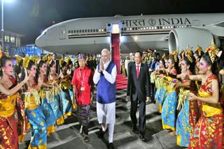 narendra-modi-received-a-grand-welcome-in-bali