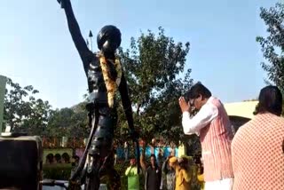 Governor and CM Hemant Soren pay tribute to Lord Birsa Munda in Ranchi