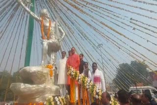 Education Minister Jagarnath Mahto pays tribute to Lord Birsa Munda in Dhanbad