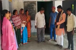 Etv Bharatनवगछिया में मिड डे मील में छिपकली मिलने के चौथे दिन भी नहीं खुला स्कूल के रसोई का ताला