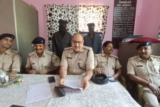 Giving information SDPO Rajendra Dubey and arrested accused