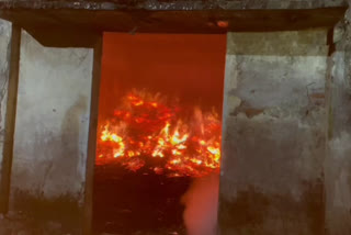 बाजार समिति के गोदाम में भीषण आग