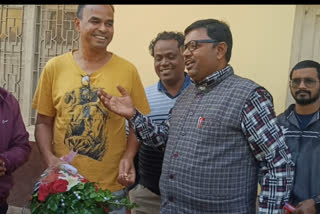 People congratulating MLA Vinod Kumar Singh