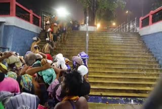 heavy rain  sabarimala  sabarimala pilgrimage  sabarimala devotees  que complex  latest sabarimala news  latest news in pathanamthitta  latest news today  ശബരിമലയില്‍ കനത്ത മഴ  ശബരിമല  ക്യു കോംപ്ലക്‌സുകള്‍  ശബരിമല പുതിയ വാര്‍ത്തകള്‍  പത്തനംതിട്ട ഏറ്റവും പുതിയ വാര്‍ത്തകള്‍