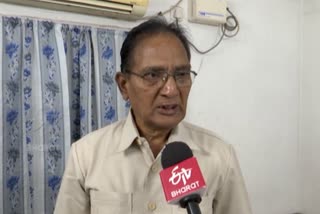 A retired ASI has applied to the Collector to allow compassionate death in Visakhapatnam  Visakhapatnam  Kaja Chinnarao  compassionate death  Mathura Wada Colony  ഭൂമിക്കായി പോരാടി മടുത്തു  ദയാവധം  ദയാവധം ആവശ്യപ്പെട്ട് പൊലിസ് ഉദ്യോഗസ്ഥൻ  വിശാഖപട്ടണം  ആന്ധ്രാപ്രദേശ്  ഭൂമി പ്രശ്‌നം  22എ വകുപ്പ്  നിരോധിത മേഖല  ജില്ല കലക്‌ടർ ഡോ മല്ലികാർജുന