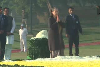 Former PM Indira Gandhi birth anniversary Sonia Gandhi and others pay floral tributes at Shakti Sthal