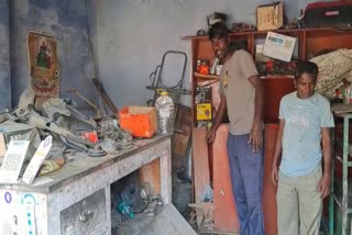 theft in three shops in bokaro