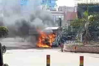 Kolkata Police Vehicle Caught Fire near Sealdah Station