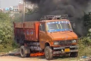 (Truck caught fire in Ghaziabad)