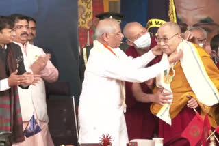 Dalai Lama receives Gandhi Mandela Award