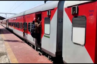 Bokaro Express Train stopped in Regupalem