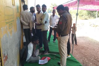 youth attack on salesmen in neemuch