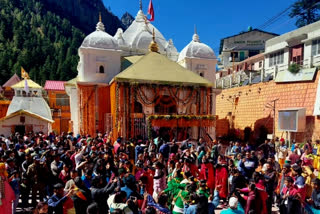 Char Dham Yatra marks Record Crowd after Corona Graph Decreased