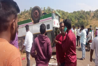 వికారాబాద్​ జిల్లాలో బస్సు బోల్తాపడి మహిళ మృతి..