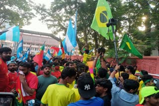 World Cup  World Cup proclaiming Vehicle Rally  Kottayam  Football  Football Fans  Brazil and Argentina  വിവ ബ്രസീല്‍  ബ്രസീല്‍  അര്‍ജന്‍റീന  വാമോസ് അര്‍ജന്‍റീന  വിളംബര വാഹനറാലി  ഫുട്‌ബോൾ ആരാധകര്‍  ഫുട്‌ബോൾ  ഖത്തറിൽ പന്തുരുളുന്നതിന് മുന്നോടിയായി  കോട്ടയം  പുല്ലരിക്കുന്ന്  പുളിഞ്ചുവട്  ആർപ്പൂക്കര  റാലി