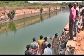 The search for the dead body of the young man who slipped in the canal