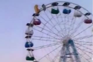 Five injured in fall from Ferris wheel