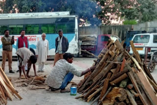 ಹಣವಿಲ್ಲದೆ ತಾಯಿಯ ಅಂತ್ಯಸಂಸ್ಕಾರಕ್ಕೆ ಬರಲಾಗದ ಮಗಳು: ವೀಡಿಯೊ ಕಾಲ್​ನಲ್ಲೇ ಅಂತಿಮ ದರ್ಶನ!