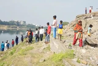 Dead body of minor girl in Kharkai river