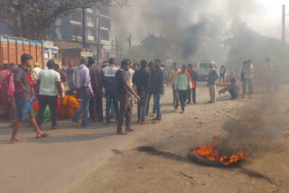 युवक की हत्या के बाद हंगामा