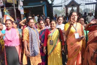 bjp-mahila-morcha-protest-rally-over-akhil-giris-comment-on-president