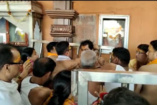 ujjain mahakaleshwar temple devotees clashed