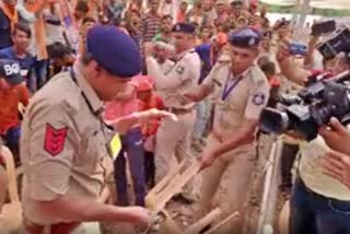 snake in pm modi bharuch rally